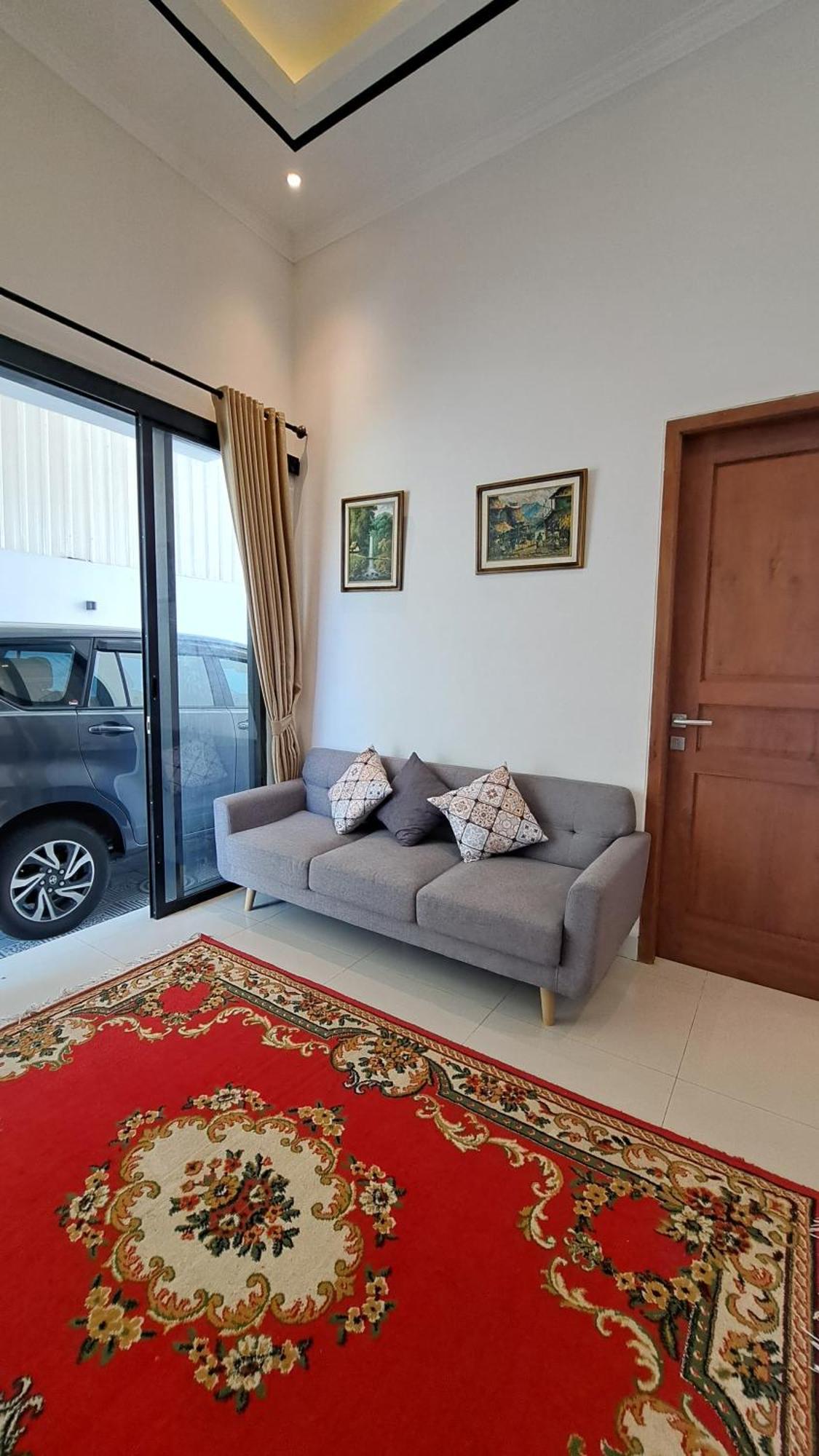 Family Homestay Near Malioboro 요그야카르타 외부 사진